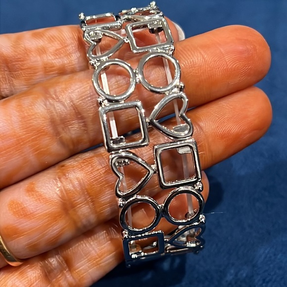 Silver tone heart and square pattern scratches bracelet - Picture 4 of 5